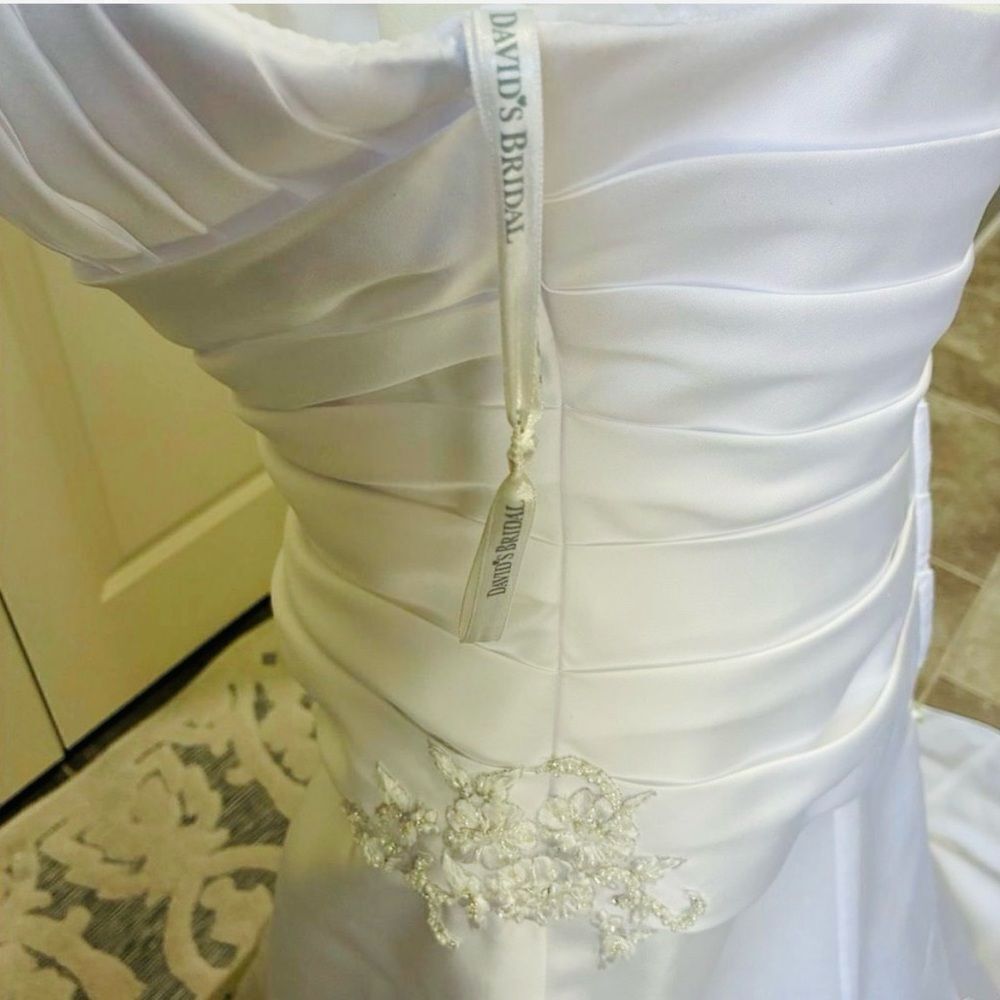 David’s Bridal Wedding Dress Size 12-14 White Strapless Satin Beaded LNWT